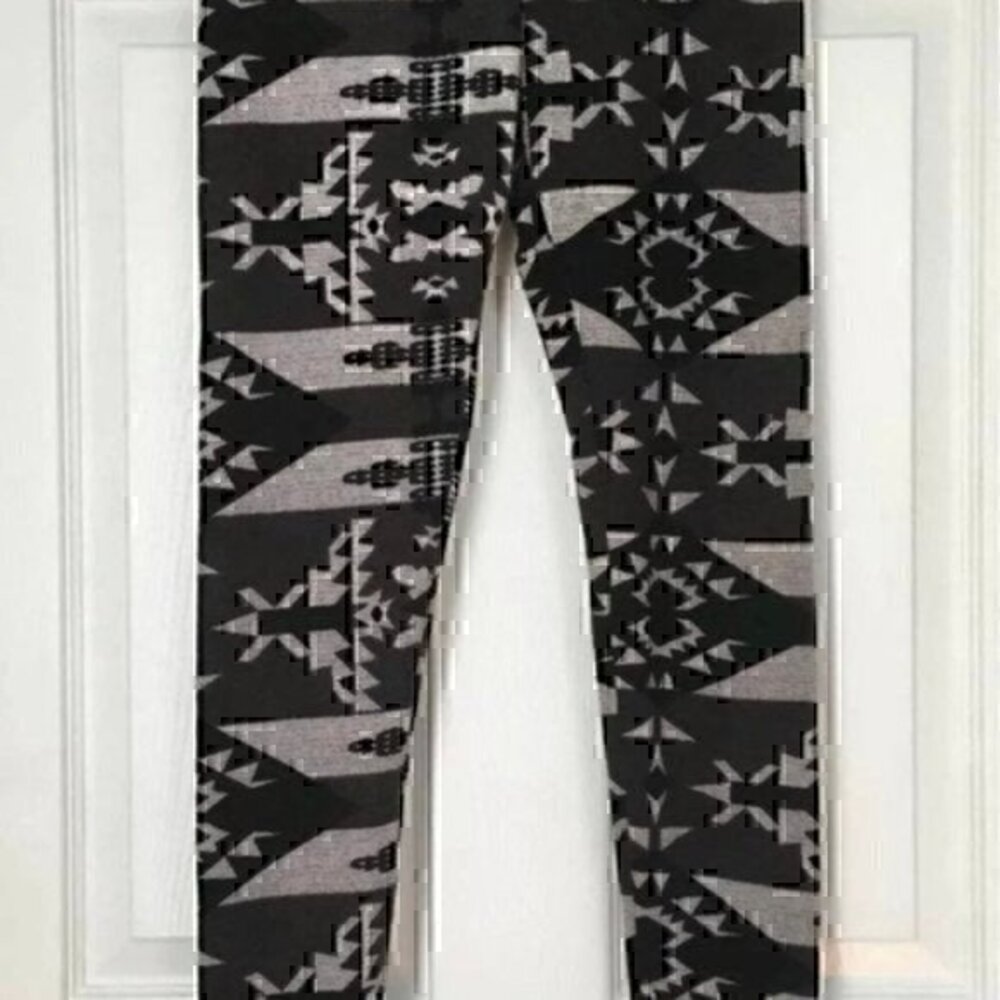 LA Hearts Tribal Print Sweater Leggings